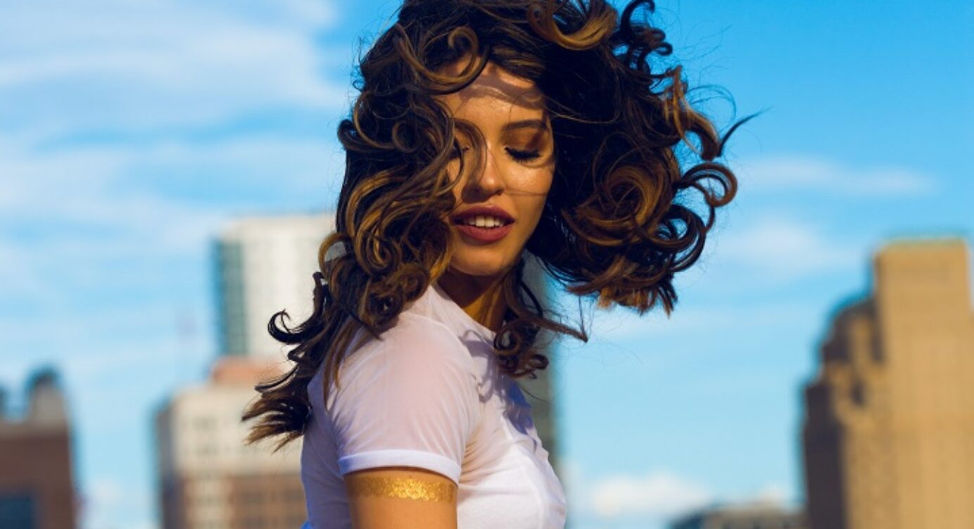 Do I Get Bangs? The 14 Types That Fit The Best According to The Shape of Your Face